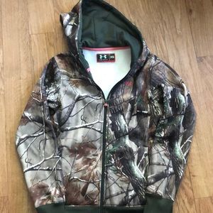 Under armour like new jacket/sweater